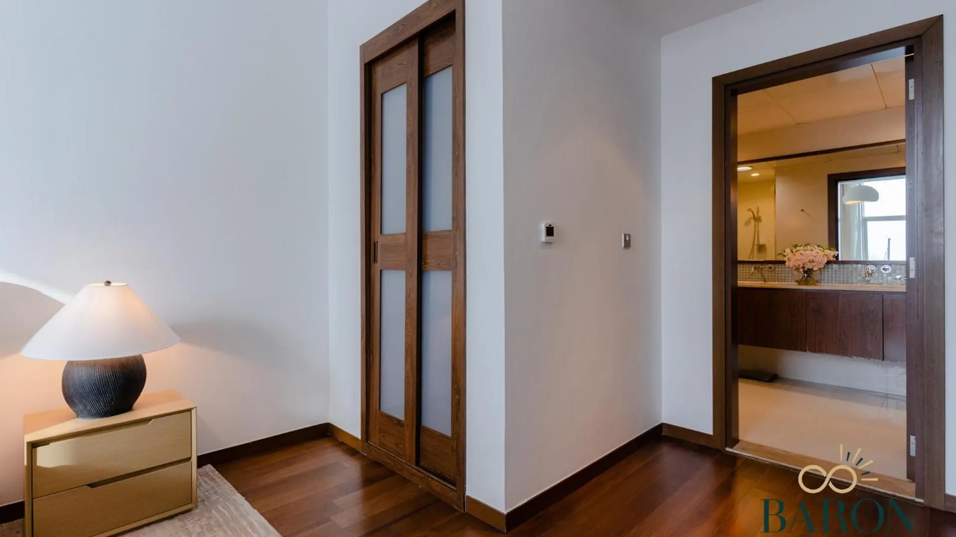 Large Waterfront Property 105 Apartment